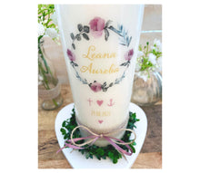 Lade das Bild in den Galerie-Viewer, Taufkerze / Konfirmationskerze &quot;Leana&quot; Blumen - personalisiert
