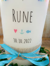 Lade das Bild in den Galerie-Viewer, Taufkerze / Konfirmationskerze &quot;Rune&quot; Regenbogen bunt pastell - personalisiert
