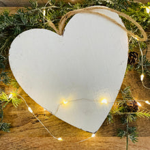 Load image into Gallery viewer, Tischdeko &amp; Geschenk &amp; Untersetzer Herz &quot;Sami&quot; vintage weiss (Weihnachtsdeko)
