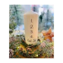 Lade das Bild in den Galerie-Viewer, Weihnachtskerze/Adventskerze &quot;Hjördis&quot; Kalenderkerze 1-4 GOD JUL
