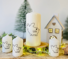 Lade das Bild in den Galerie-Viewer, Weihnachtskerze/Adventskerze &quot;Klaus&quot; Glücksschwein Neujahr
