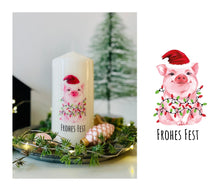 Load image into Gallery viewer, Weihnachtskerze/Adventskerze* Victor Weihnachtsschweinchen * Weihnachtsgrüße &quot;Frohes Fest&quot; mal anders Schwein Lichterkette Mütze pink
